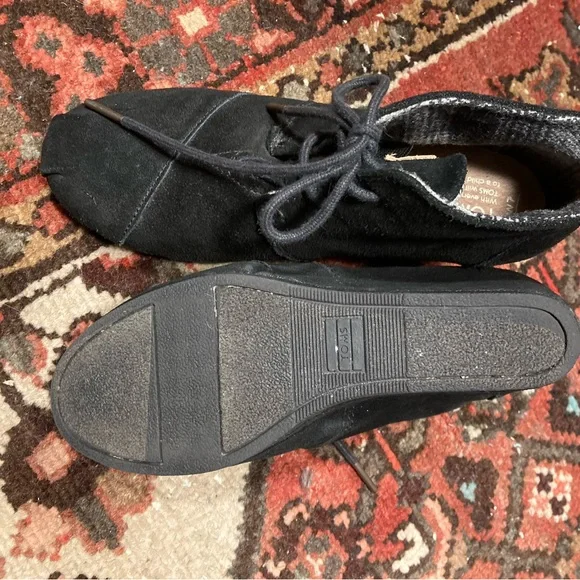 Toms Women’s Kala Wedge Lace-up Ankle Bootie, Black Suede - Size 7 - Picture 3 of 6